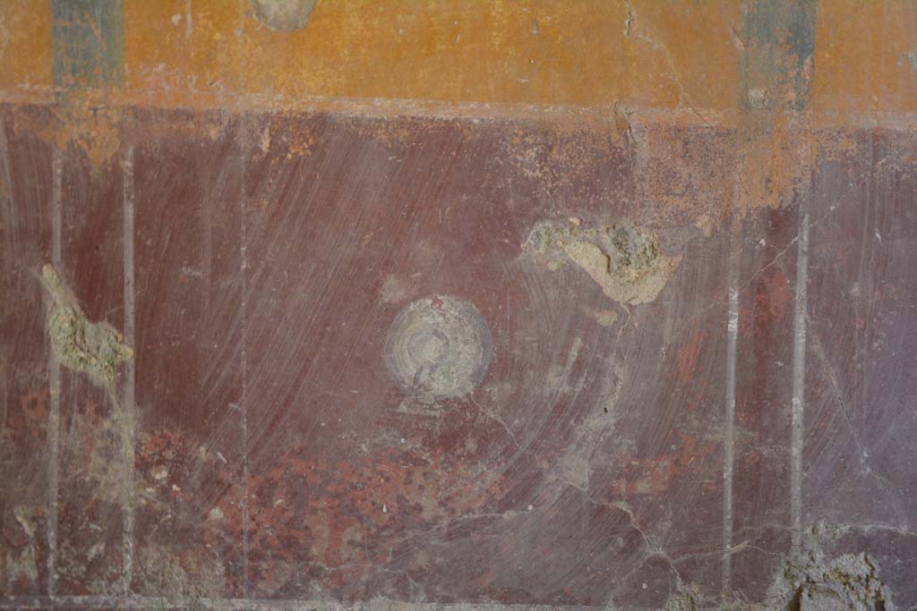 IX.5.6 Pompeii. May 2017. Room h, north wall, detail of painting of plate on zoccolo in centre.
Foto Christian Beck, ERC Grant 681269 D�COR.
