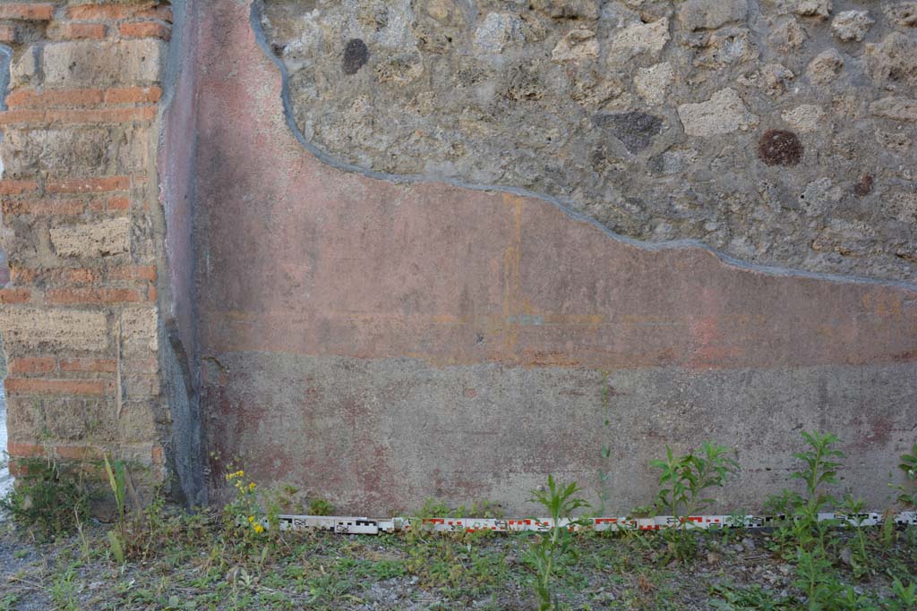 IX.5.6 Pompeii. May 2017. Room f, zoccolo on west wall in south-west corner.
Foto Christian Beck, ERC Grant 681269 D�COR.

