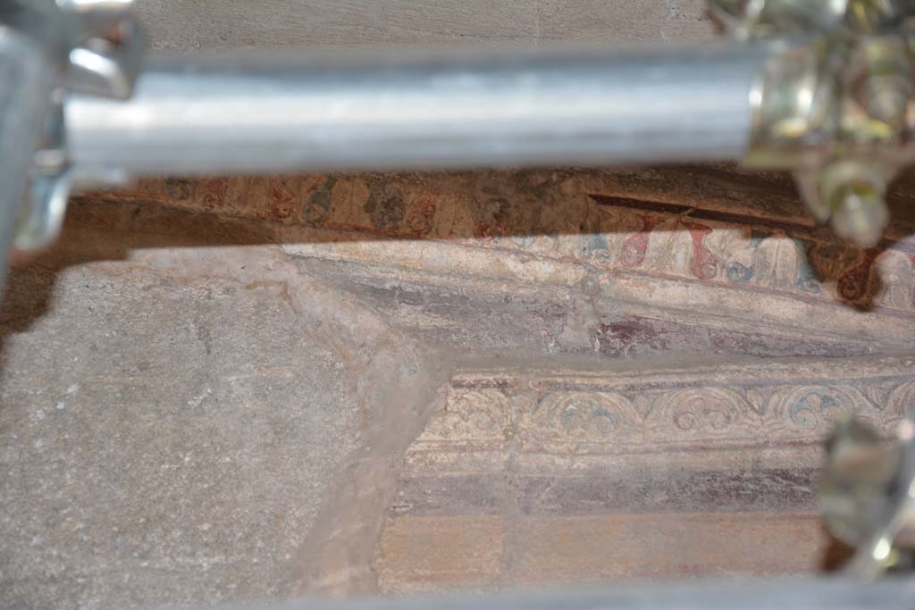 IX.5.6 Pompeii. May 2017. Room g, detail of stucco cornice from upper east wall at south end. 
Foto Christian Beck, ERC Grant 681269 D�COR.
