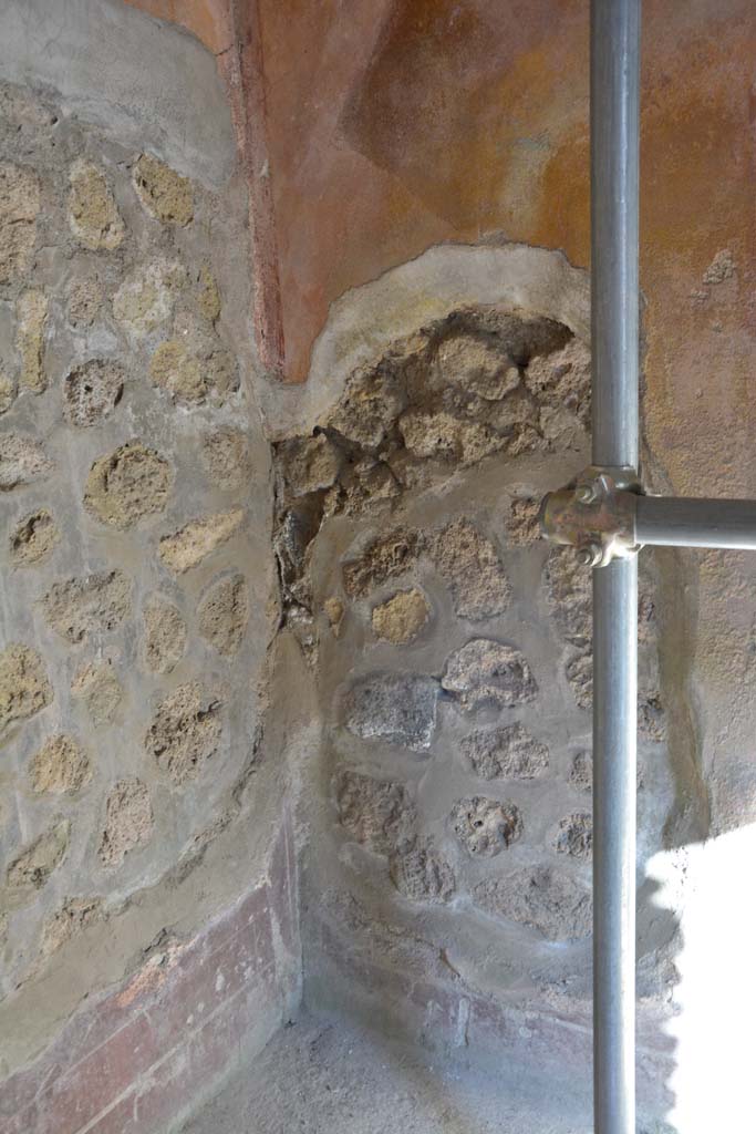 IX.5.6 Pompeii. May 2017. Room g, south-east corner. 
Foto Christian Beck, ERC Grant 681269 D�COR.

