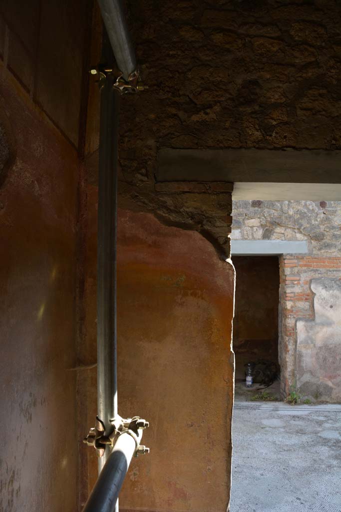 IX.5.6 Pompeii. May 2017. Room g, west wall in south-west corner. 
Foto Christian Beck, ERC Grant 681269 D�COR.

