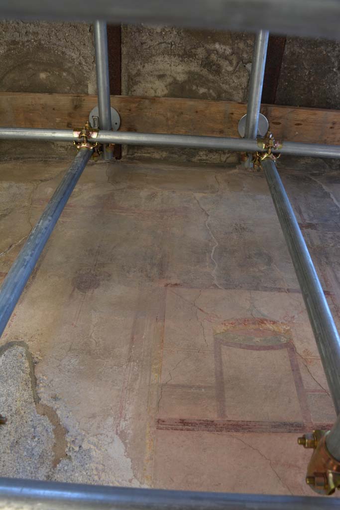 IX.5.6 Pompeii. May 2017. Room k, (west side), upper north wall towards east end.  
Foto Christian Beck, ERC Grant 681269 D�COR.

