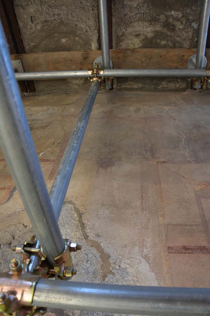 IX.5.6 Pompeii. May 2017. Room k, (west side), upper north wall in centre. 
Foto Christian Beck, ERC Grant 681269 D�COR.

