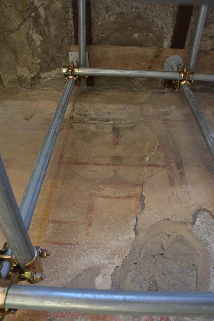 IX.5.6 Pompeii. May 2017. 
Room k, (west side), detail from upper north wall towards west end.  
Foto Christian Beck, ERC Grant 681269 D�COR.
