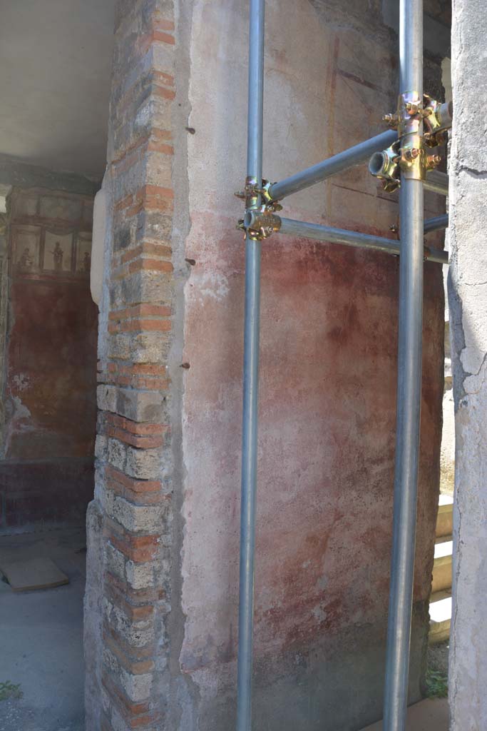 IX.5.6 Pompeii. May 2017. 
Room k, (west side), looking towards south wall and towards steps at f�
Foto Christian Beck, ERC Grant 681269 D�COR
