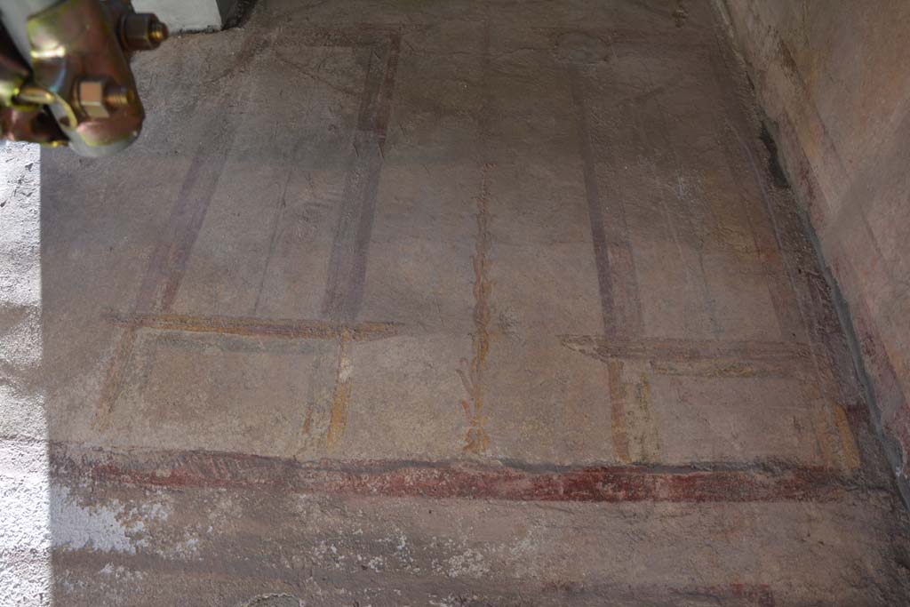 IX.5.6 Pompeii. May 2017. Room f�, painted golden candelabra from upper centre of west wall. 
Foto Christian Beck, ERC Grant 681269 D�COR.
