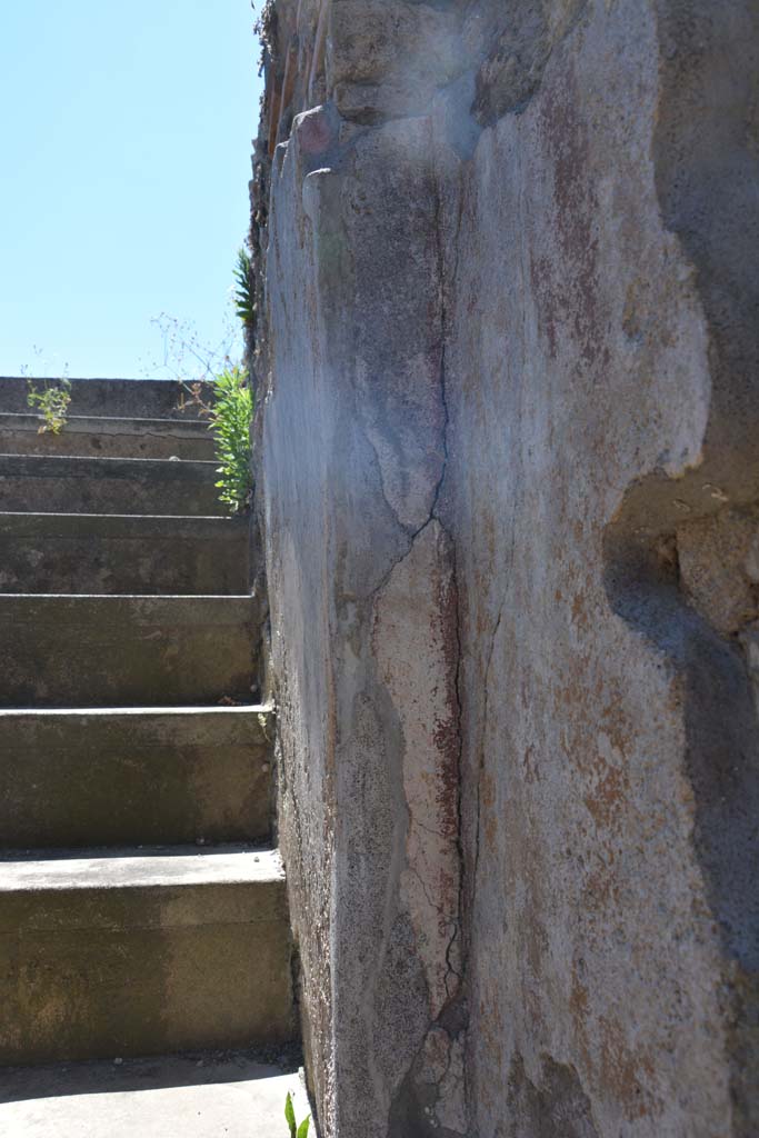 IX.5.6 Pompeii. May 2017. 
Room f�, looking south along west wall towards steps to upper floor. 
Foto Christian Beck, ERC Grant 681269 D�COR.
