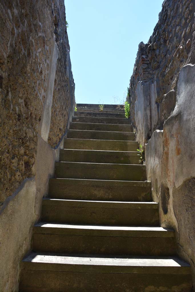 IX.5.6 Pompeii. May 2017. Room f�, steps to upper floor, looking south. 
Foto Christian Beck, ERC Grant 681269 D�COR.
