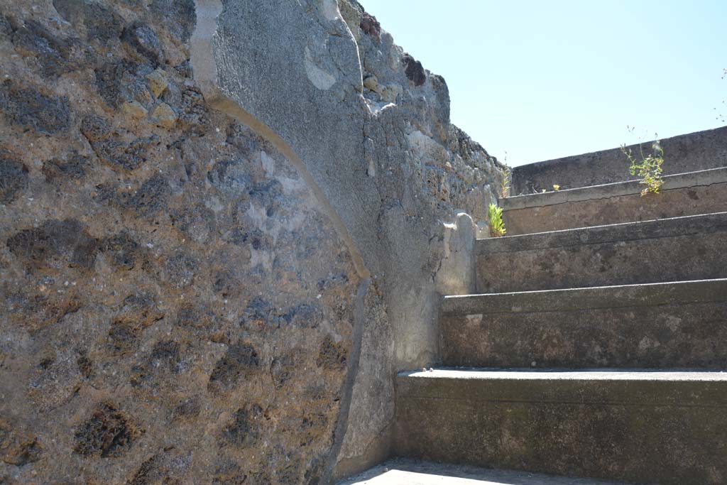 IX.5.6 Pompeii. May 2017. Room f�, east wall of steps to upper floor. 
Foto Christian Beck, ERC Grant 681269 D�COR.
