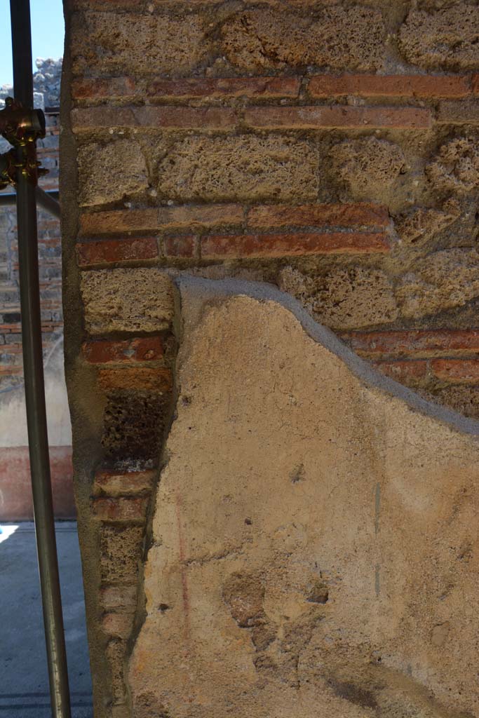 IX.5.6 Pompeii. May 2017. Room f�, east wall at base of steps. 
Foto Christian Beck, ERC Grant 681269 D�COR.
