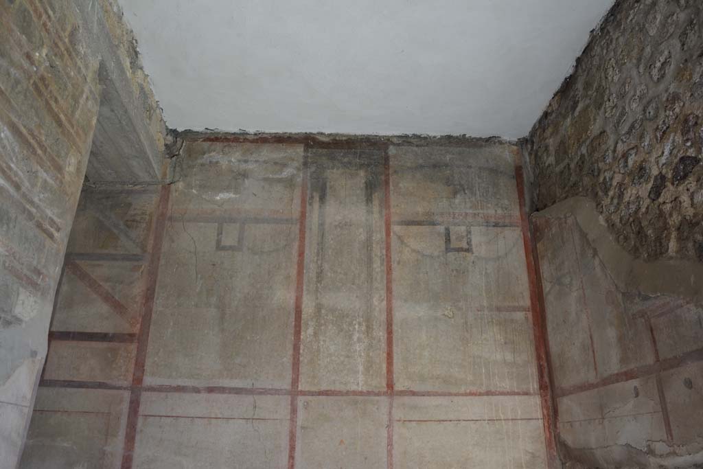 IX.5.6 Pompeii. May 2017. 
Room l (L), upper east wall, (this also could also be described as the upper east wall of room  k�). 
Foto Christian Beck, ERC Grant 681269 D�COR.



