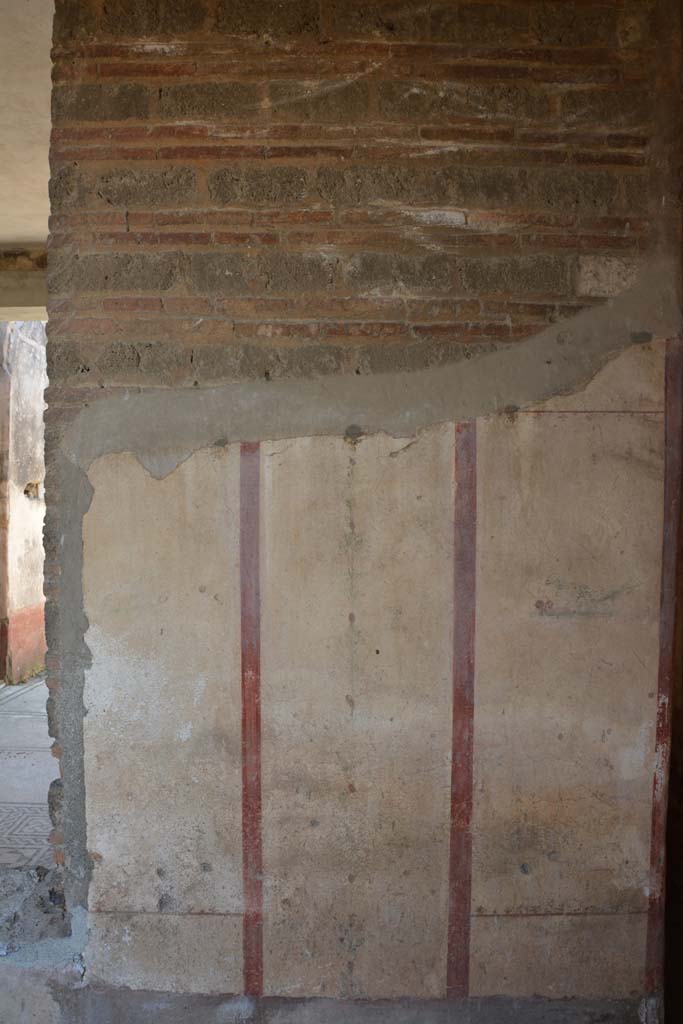 IX.5.6 Pompeii. May 2017. 
Room l (L), north wall at east end, with window into tablinum, on left. 
Foto Christian Beck, ERC Grant 681269 D�COR.

