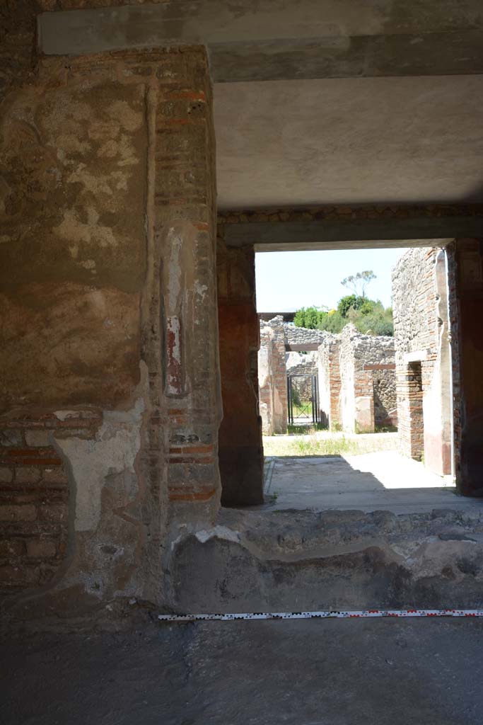 IX.5.6 Pompeii. May 2017. 
Room l (L), north side with window into tablinum. On the left would be the area of room m. 
Foto Christian Beck, ERC Grant 681269 D�COR.
