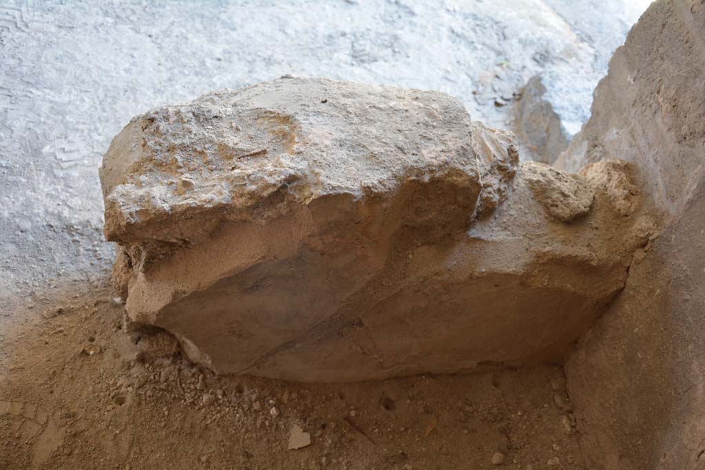 IX.5.6 Pompeii. May 2017. Room m, south side, looking east towards feature, on west side of doorway to steps. 
Foto Christian Beck, ERC Grant 681269 D�COR.
