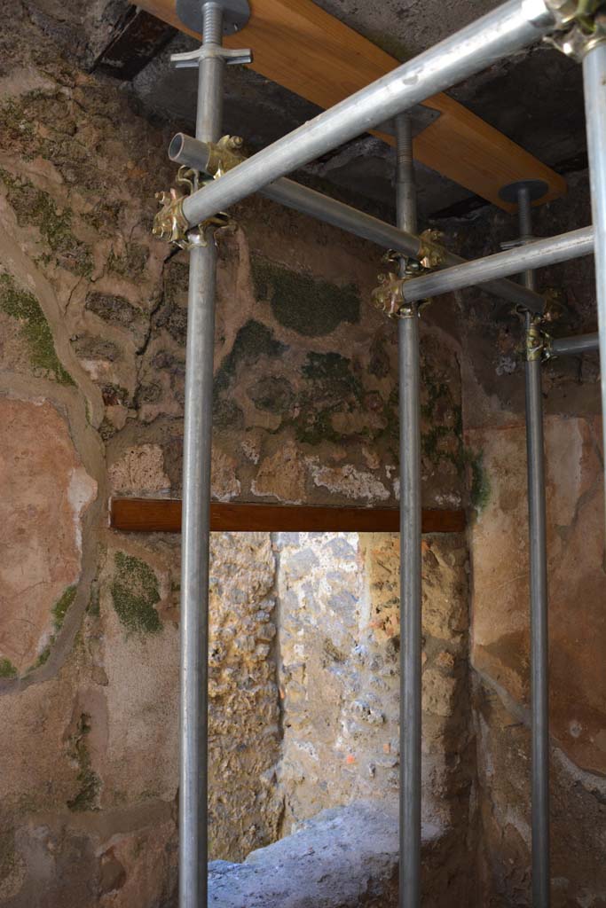 IX.5.6 Pompeii. May 2017. Room m, looking towards window in south wall in south-west corner.  
Foto Christian Beck, ERC Grant 681269 D�COR.
