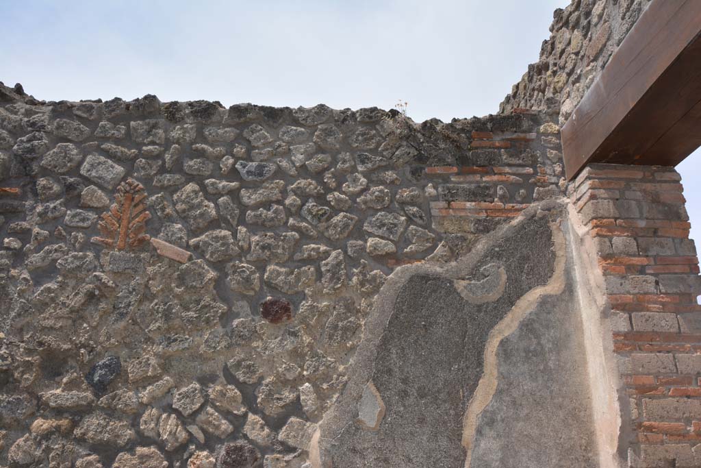 IX.5.7 Pompeii. May 2017. Upper west wall at north end. 
Foto Christian Beck, ERC Grant 681269 D�COR.
