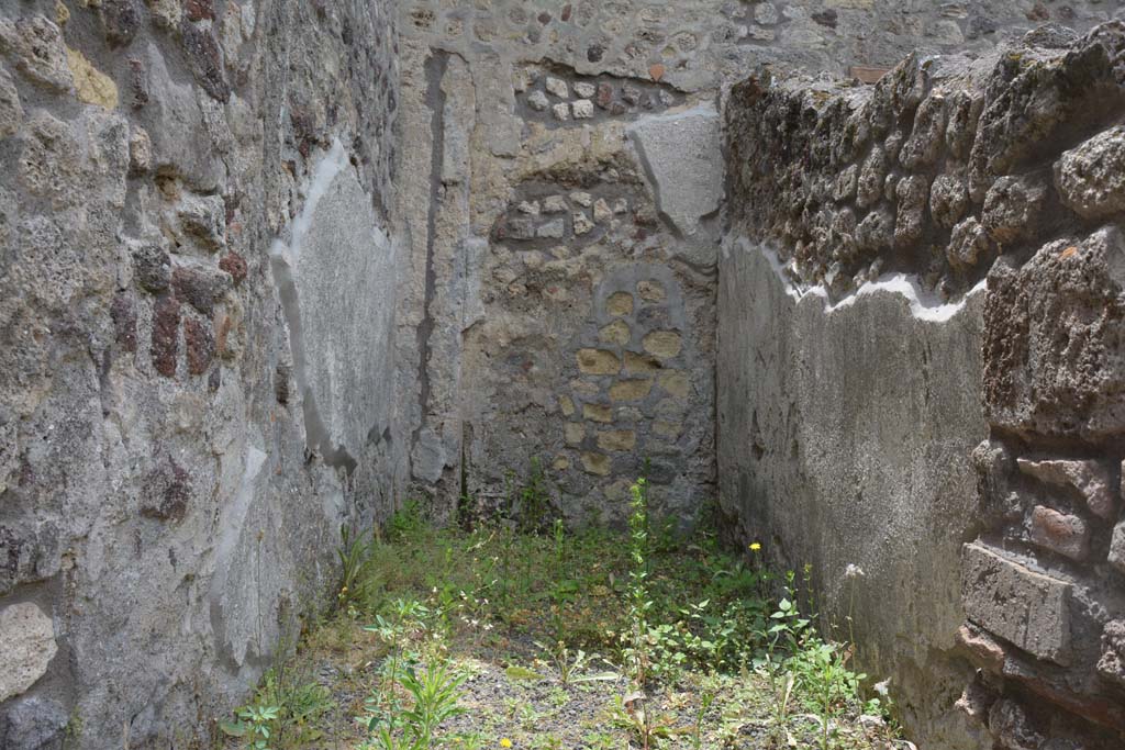 IX.5.8 Pompeii. May 2017. Detail of lower walls, looking south.
Foto Christian Beck, ERC Grant 681269 D�COR.

