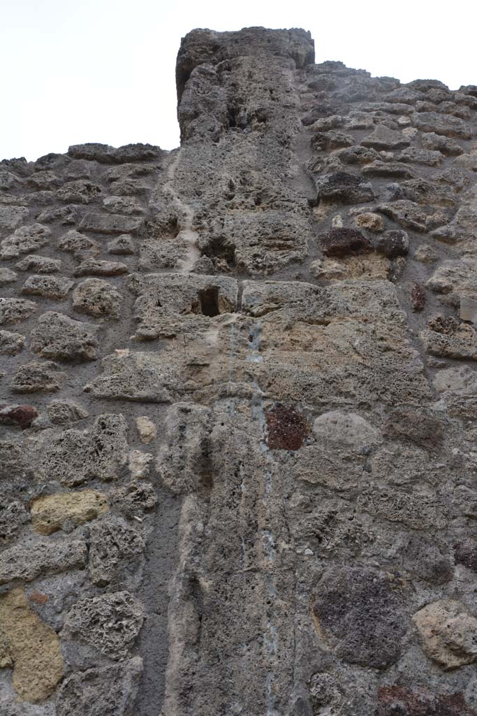 IX.5.8 Pompeii. May 2017. Upper east wall.
Foto Christian Beck, ERC Grant 681269 D�COR. 
