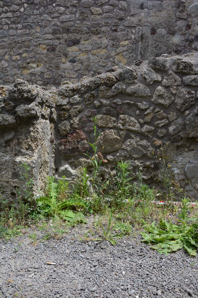 IX.5.8 Pompeii. May 2017. Looking towards north-east corner and east wall.
Foto Christian Beck, ERC Grant 681269 D�COR.

