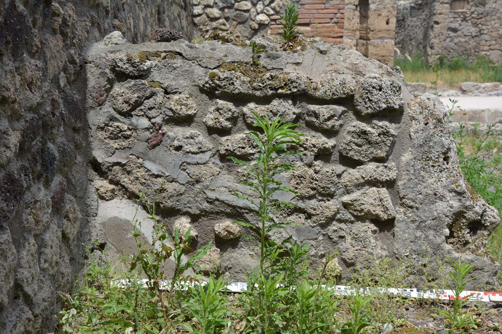 IX.5.8 Pompeii. May 2017. 
Looking north towards wall separating room in south-west corner from another room in centre on west side.
Foto Christian Beck, ERC Grant 681269 D�COR.
