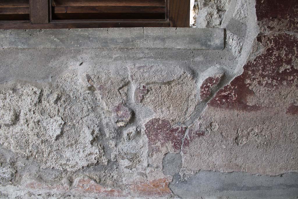 IX.5.9 Pompeii. May 2019. Room �l (L)�, remaining painted zoccolo on south wall below window.   
Foto Christian Beck, ERC Grant 681269 D�COR.
