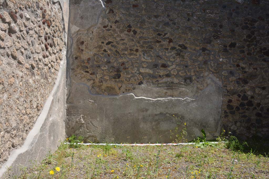 IX.5.9 Pompeii. May 2017. Room �m�, north-east corner and east wall at north end.
Foto Christian Beck, ERC Grant 681269 D�COR.

