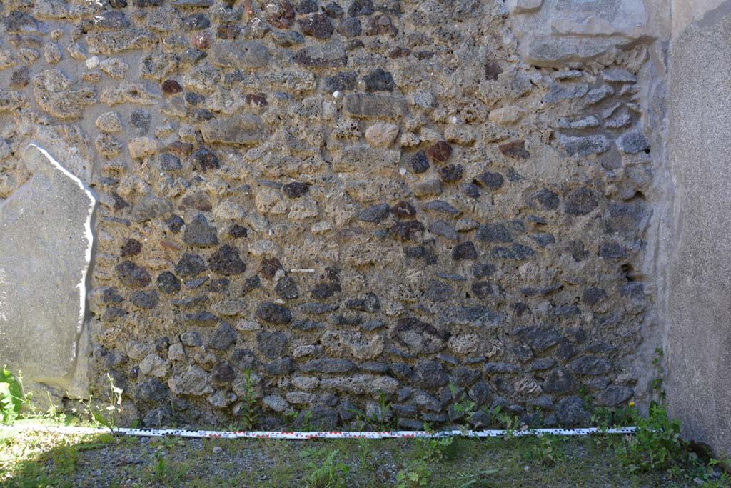IX.5.9 Pompeii. May 2017. Room �m�, east wall at south end.
Foto Christian Beck, ERC Grant 681269 D�COR.
