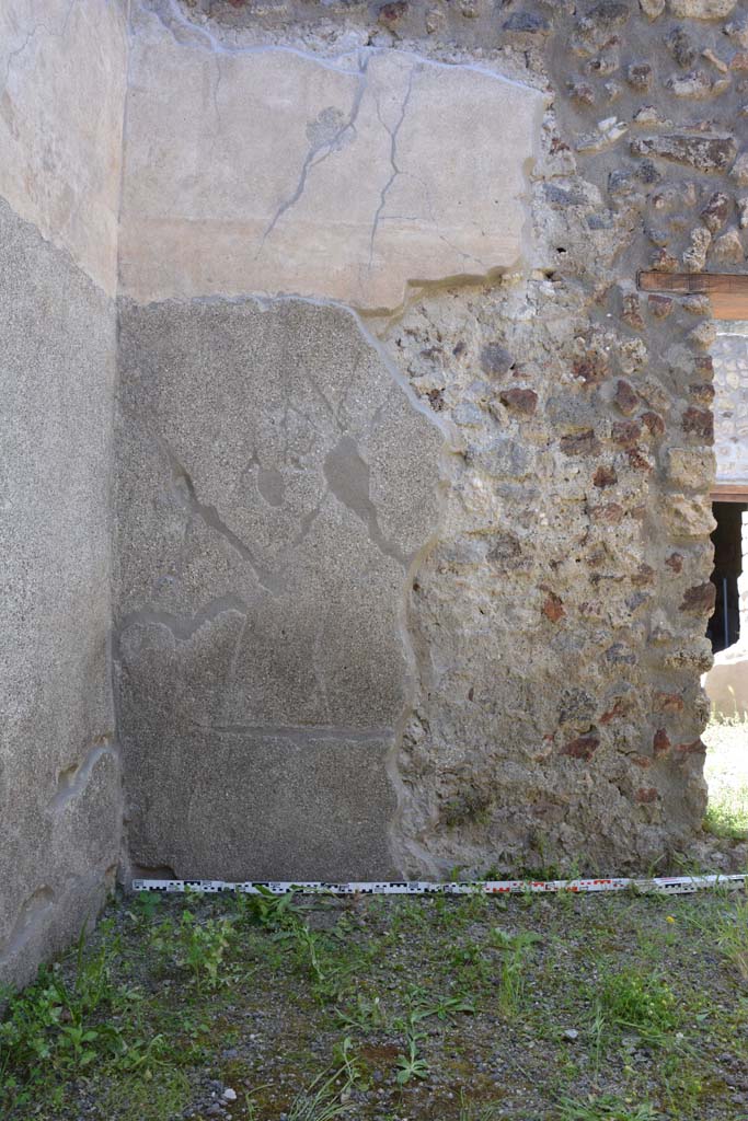 IX.5.9 Pompeii. May 2017. Room �m�, looking towards west wall in south-west corner.
Foto Christian Beck, ERC Grant 681269 D�COR.
