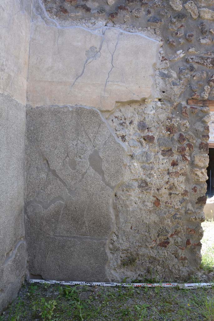 IX.5.9 Pompeii. May 2017. Room �m�, detail from west wall at south end.
Foto Christian Beck, ERC Grant 681269 D�COR.
