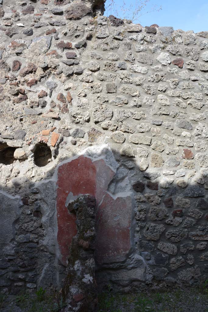 IX.5.9 Pompeii. May 2017. Room �n/q�, east wall with division between two rooms.
Foto Christian Beck, ERC Grant 681269 D�COR.
