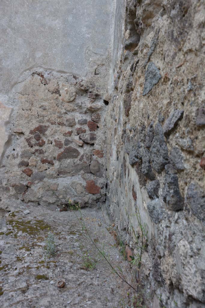 IX.5.9 Pompeii. May 2017. Room �n�, north-east corner above hearth.
Foto Christian Beck, ERC Grant 681269 D�COR.

