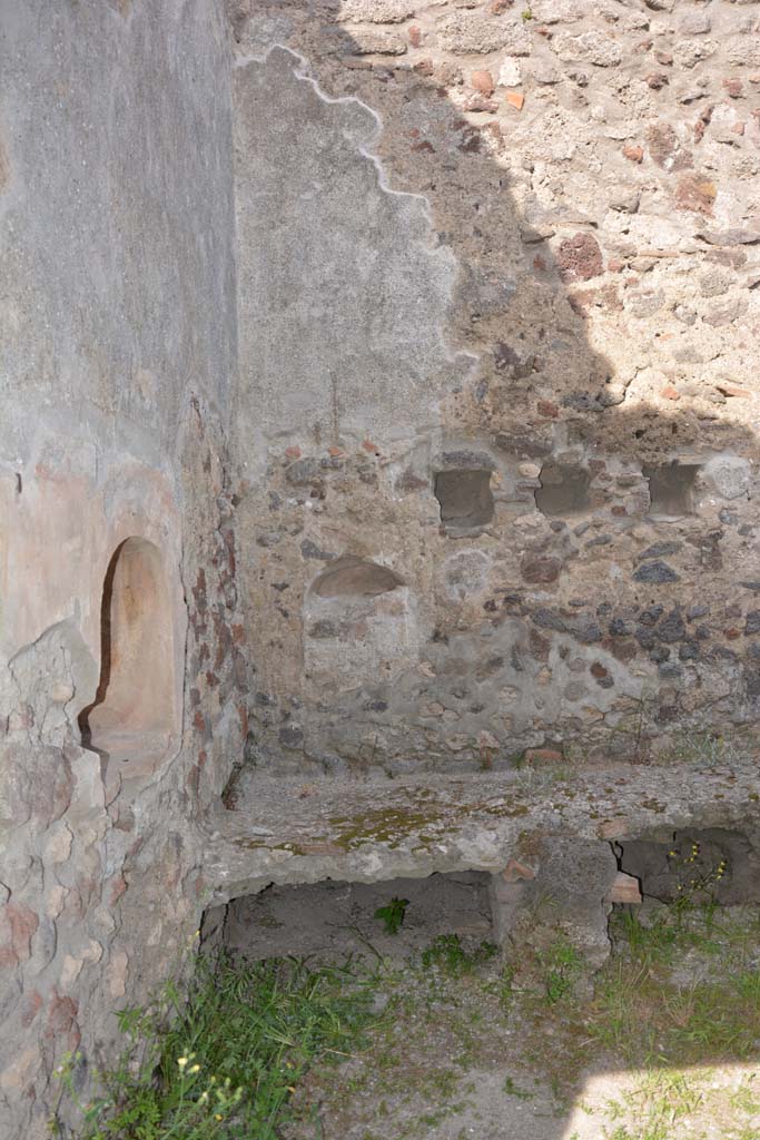 IX.5.9 Pompeii. May 2017. Room �n�, north-east corner of kitchen.
Foto Christian Beck, ERC Grant 681269 D�COR.
