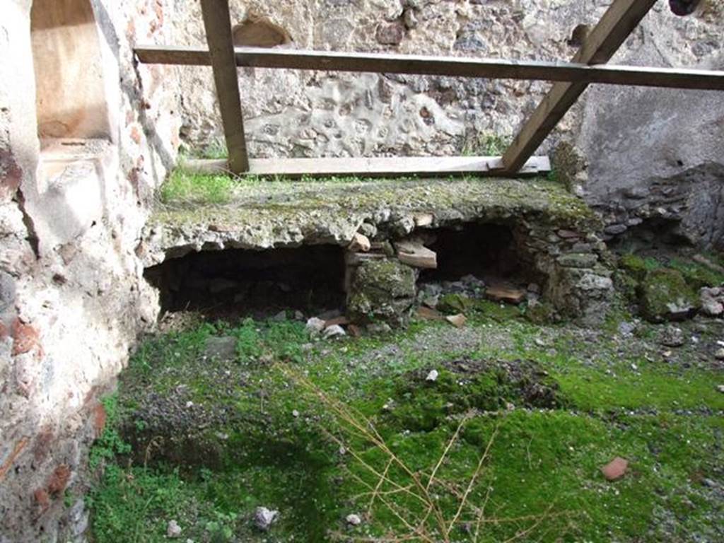 IX.5.9 Pompeii. December 2007. Room �n�, kitchen. North-east corner with hearth.


