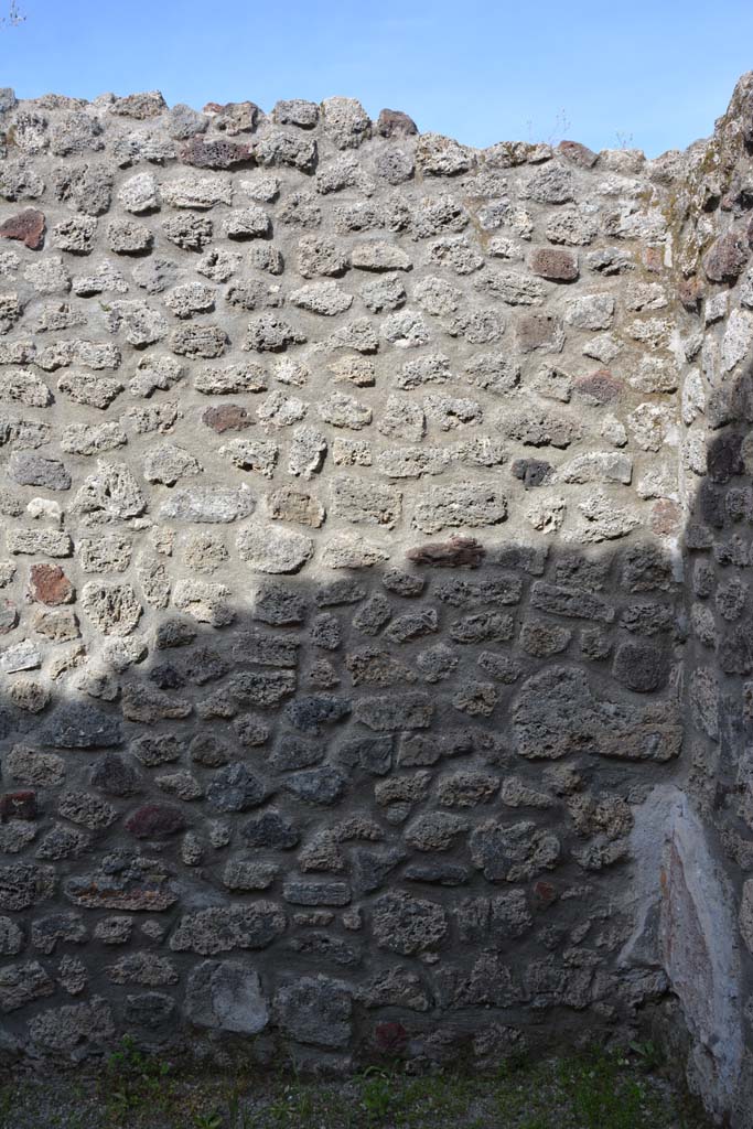 IX.5.9 Pompeii. May 2017. Room �n/q�, east wall in south-east corner.
Foto Christian Beck, ERC Grant 681269 D�COR.
