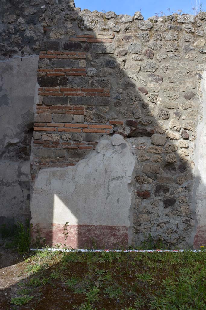 IX.5.9 Pompeii. May 2017.
Room “o”, north end of east wall, with recess in north-east corner, on left.
Foto Christian Beck, ERC Grant 681269 DÉCOR.