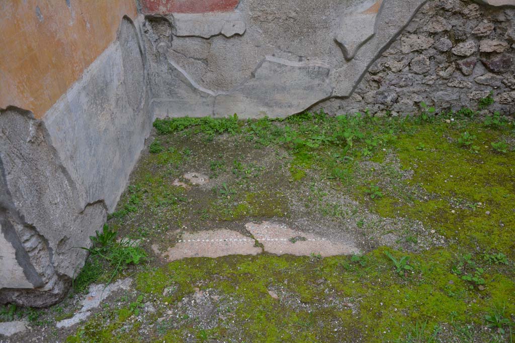 IX.5.9 Pompeii. March 2017. Room �p�, looking east across flooring in north-east corner. 
Foto Christian Beck, ERC Grant 681269 D�COR.

