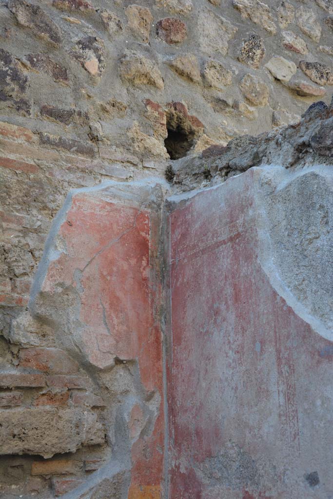IX.5.9 Pompeii. May 2017. Room �p�, upper north-east corner with detail of painted decoration.
Foto Christian Beck, ERC Grant 681269 D�COR.
