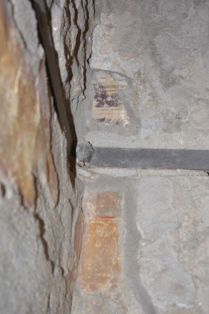 IX.5.9 Pompeii. May 2017. Room �e�, upper south wall at east end.
Foto Christian Beck, ERC Grant 681269 D�COR.
