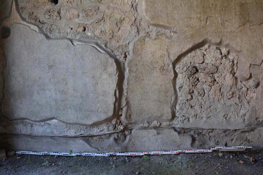 IX.5.9 Pompeii. May 2017. Room �e�, detail from lower south wall. 
Foto Christian Beck, ERC Grant 681269 D�COR.

