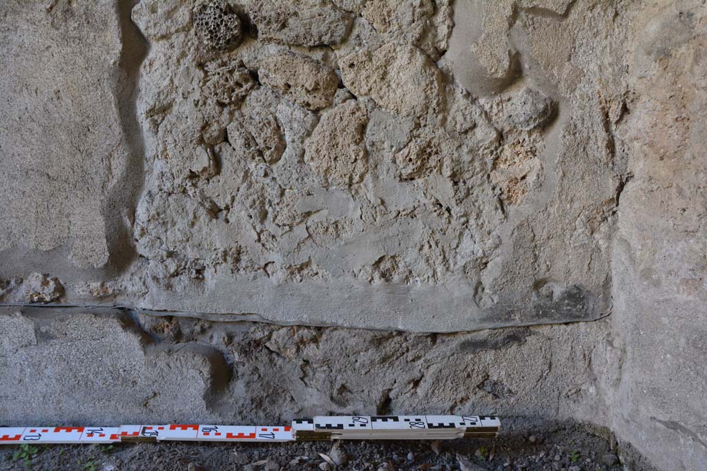 IX.5.9 Pompeii. May 2017. Room �e�, lower south wall in south-west corner.
Foto Christian Beck, ERC Grant 681269 D�COR.
