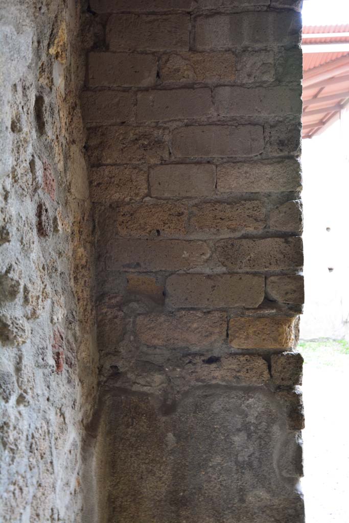 IX.5.9 Pompeii. March 2017. Room �e�, east wall in north-east corner.
Foto Christian Beck, ERC Grant 681269 D�COR.
