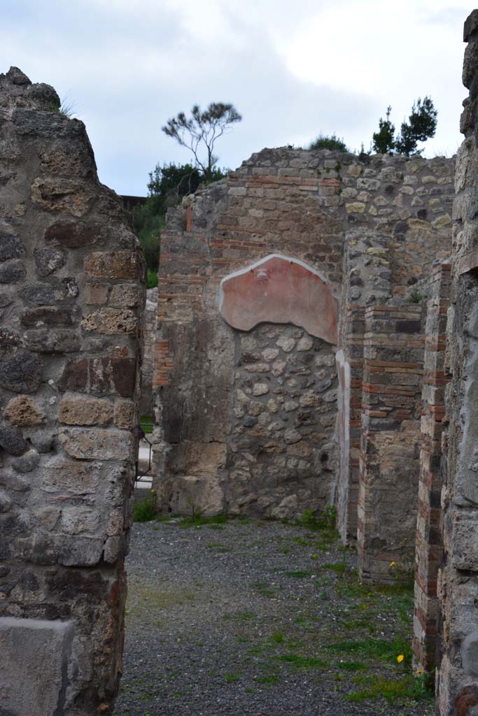 IX.5.9 Pompeii. March 2017. 
Room �g�, looking north along east side of atrium �b� from near room �g�.
Foto Christian Beck, ERC Grant 681269 D�COR.

