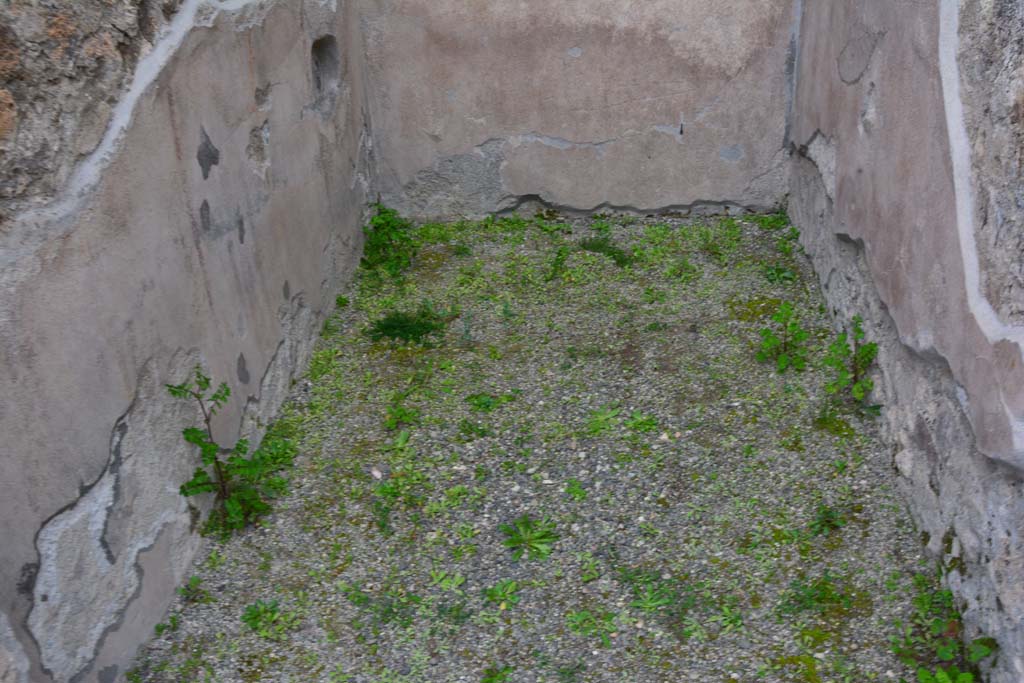 IX.5.9 Pompeii. March 2017. Room �h�, looking east across flooring.
Foto Christian Beck, ERC Grant 681269 D�COR.
