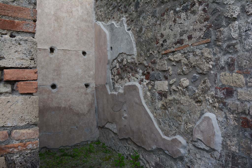 IX.5.9 Pompeii. March 2017. Room �h�, looking towards south-east corner.
Foto Christian Beck, ERC Grant 681269 D�COR.
