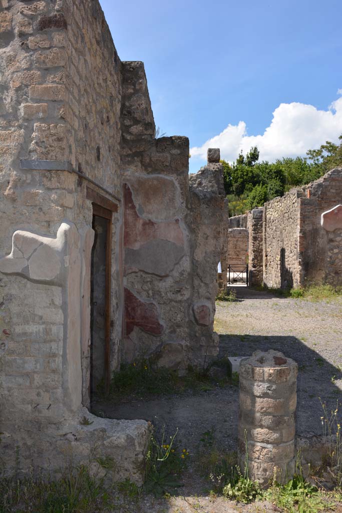 IX.5.9 Pompeii. May 2017.
Room “i”, looking north towards north-west corner of north portico.
Foto Christian Beck, ERC Grant 681269 DÉCOR.