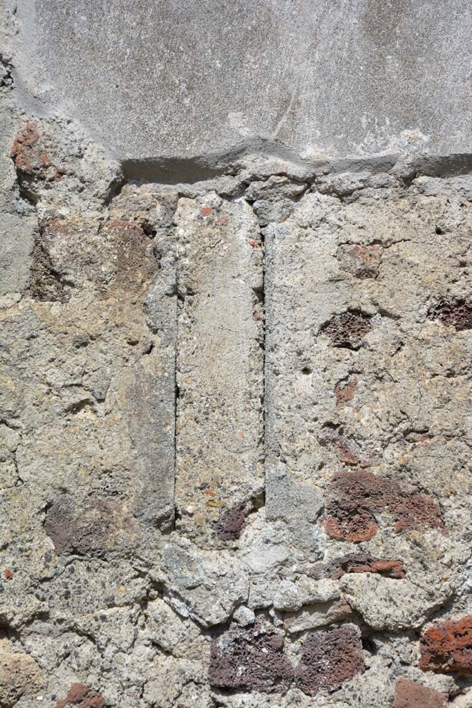 IX.5.9 Pompeii. May 2017.
Room “i”, detail from south side of doorway to room “m” on east wall of portico.
Foto Christian Beck, ERC Grant 681269 DÉCOR.