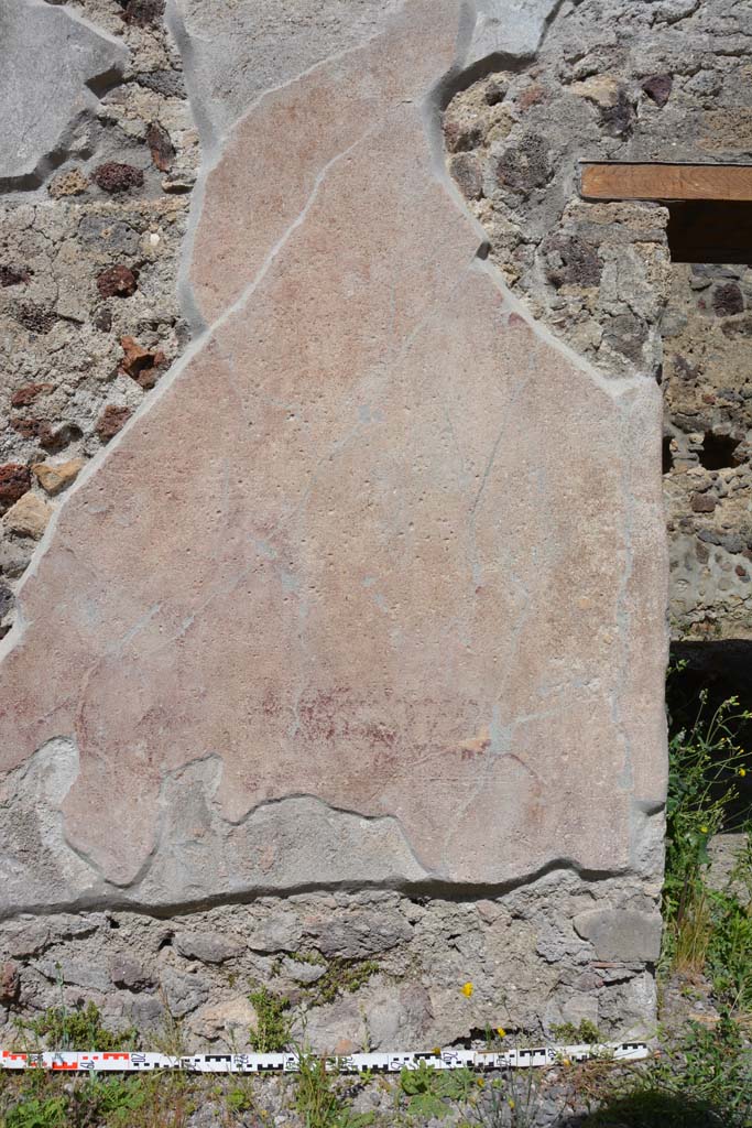 IX.5.9 Pompeii. May 2017.
Room “i”, east wall of portico on north side of doorway to room “n”.
Foto Christian Beck, ERC Grant 681269 DÉCOR.