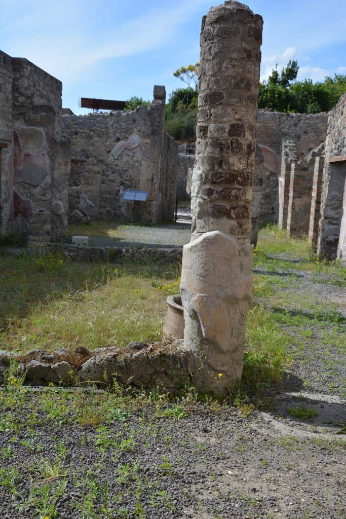IX.5.9 Pompeii. May 2017. Room �i�, looking north from south-east portico. 
Foto Christian Beck, ERC Grant 681269 D�COR.
