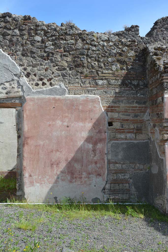 IX.5.9 Pompeii. May 2017. 
Room �i�, looking across south portico towards west side of doorway to room �o�.
Foto Christian Beck, ERC Grant 681269 D�COR.
