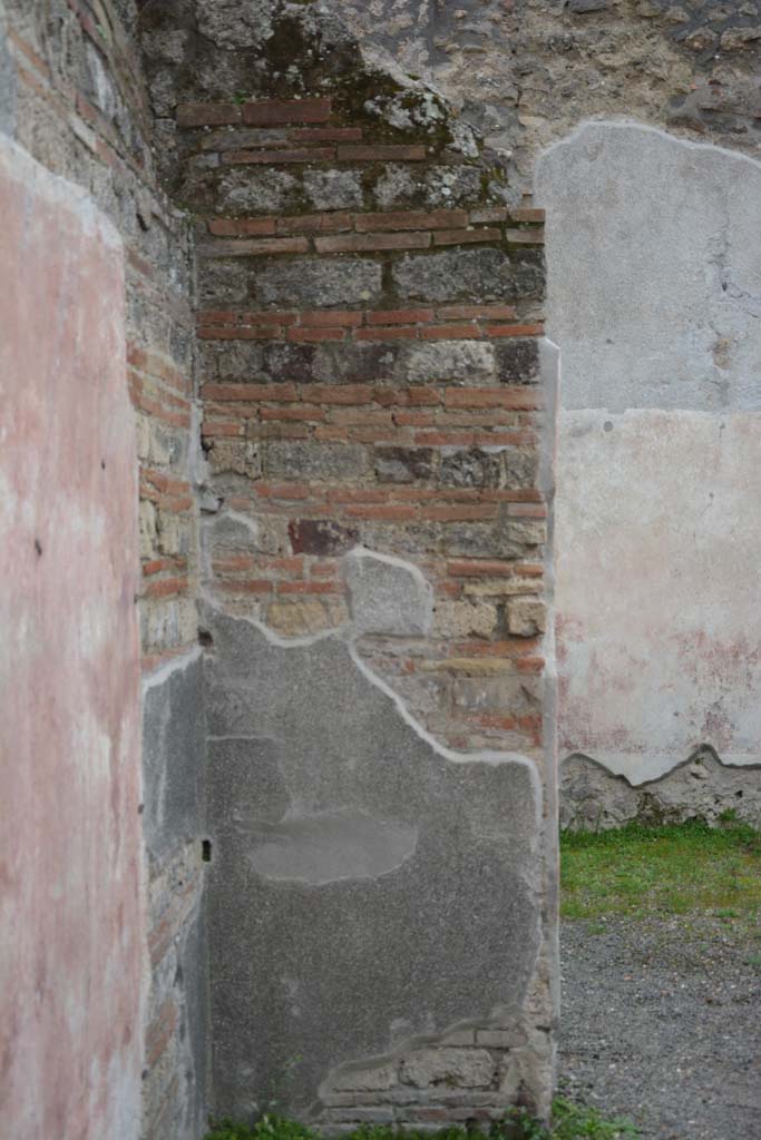IX.5.9 Pompeii. March 2017. 
Room �i�, looking west towards wall pilaster in centre of south wall.
Foto Christian Beck, ERC Grant 681269 D�COR.
